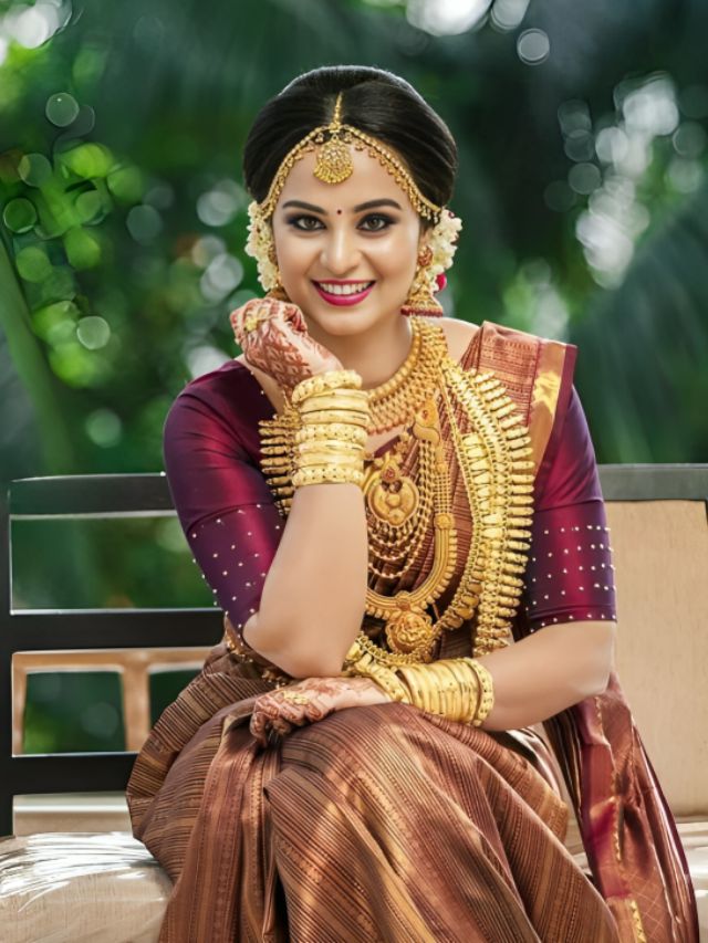 Bridal saree sitting pose images