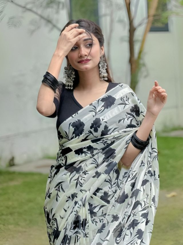 Candid Saree Pose