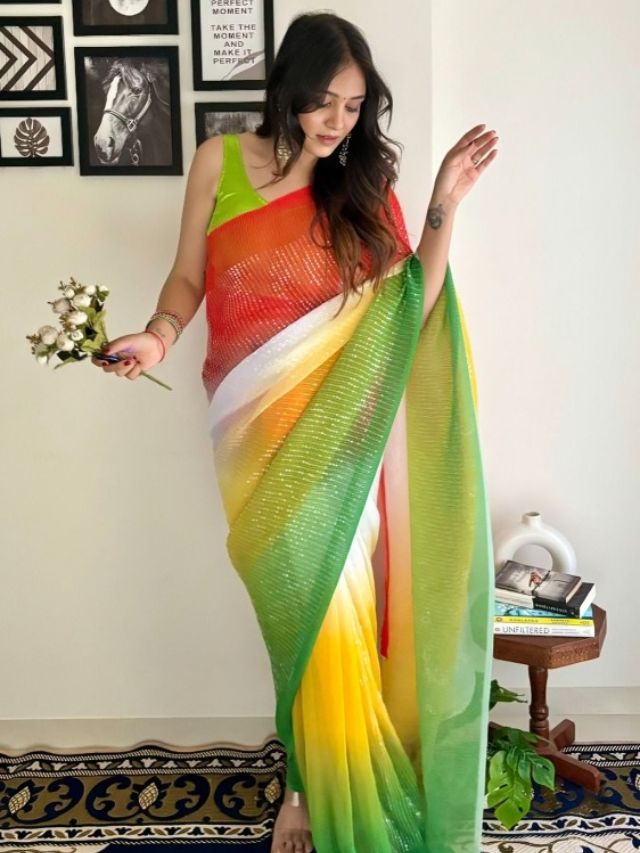 Candid saree pose photo