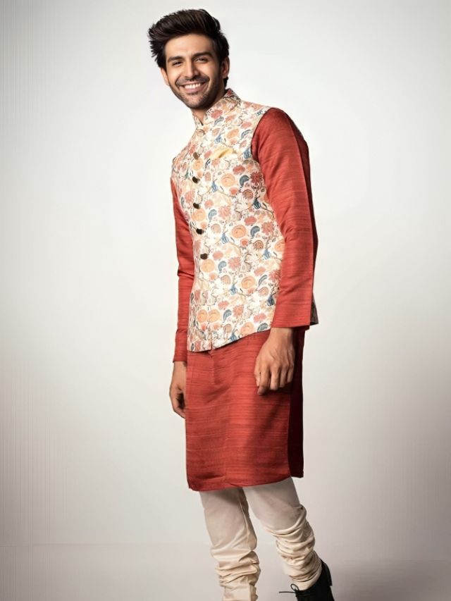 Kartik Aryan’s Kurta with Ethnic Jacket for Mens