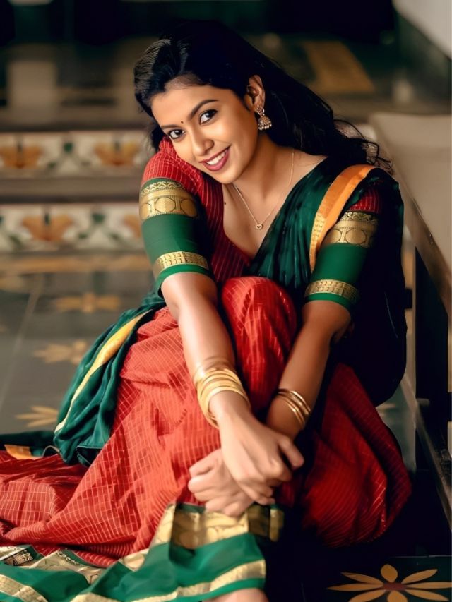 Knee Hugging Style in Saree