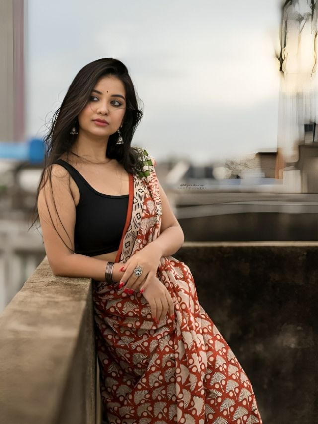 Resting hand on rooftop wall Saree Pose