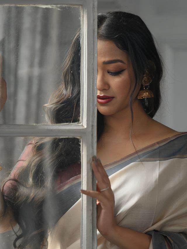 Saree Pose Holding Window