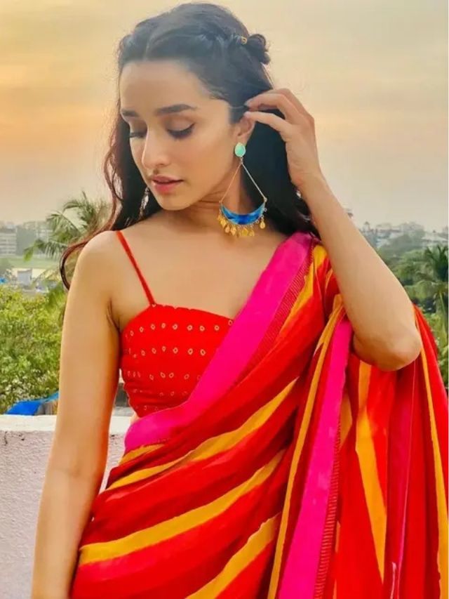 Shraddha Kapoor's Standing saree pose with face down