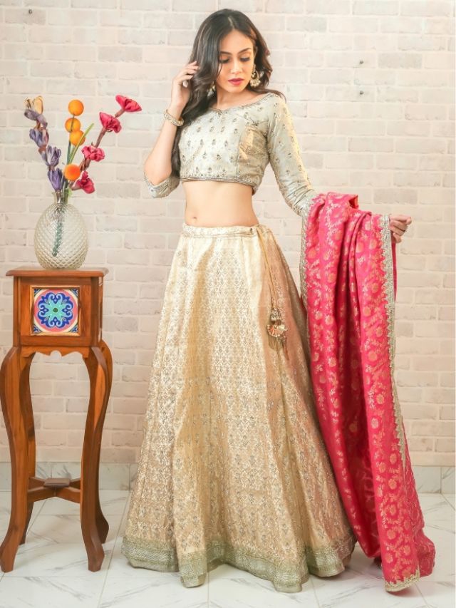 Take the Banarasi Dupatta Draping Styles for Lehenga on One Hand Only