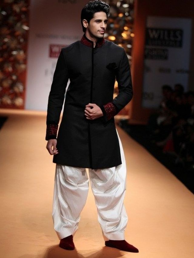 Sidharth Malhotra in Black Kurta