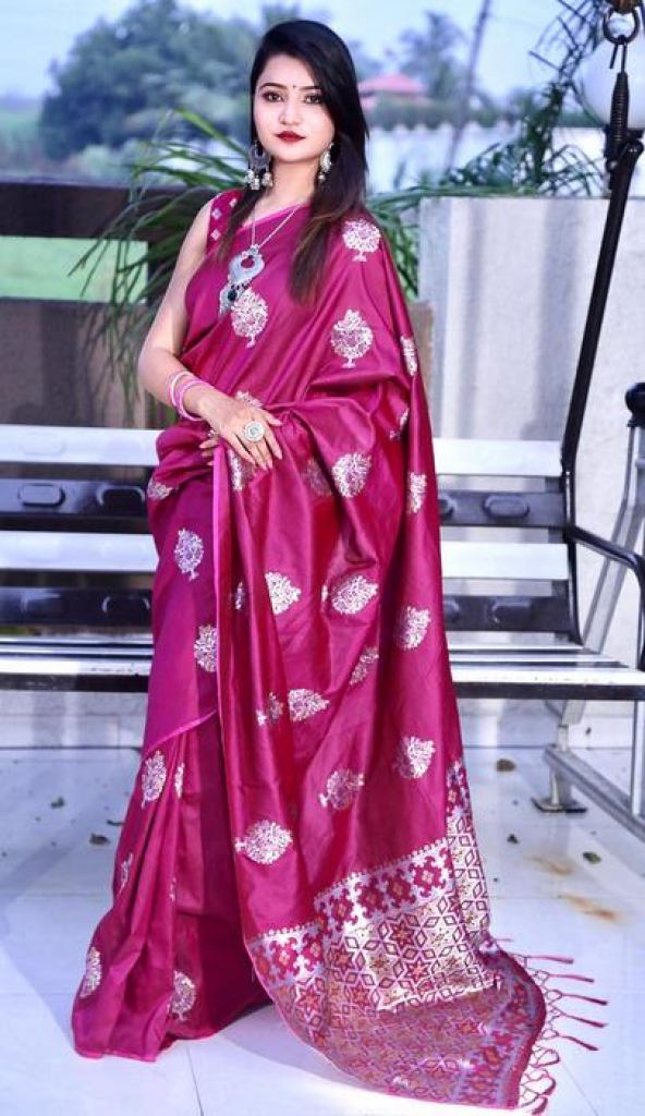 Hot Pink Wedding Sarees, Hot Pink Wedding Saris and Hot Pink Wedding Sarees  Online Shopping