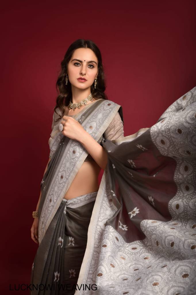 Stone Embellished Grey Saree With Heavy Pallu 3087SR06