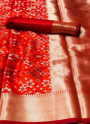 Banarasi Handloom Weaving Patola Silk Saree With Rich Contrast Pallu