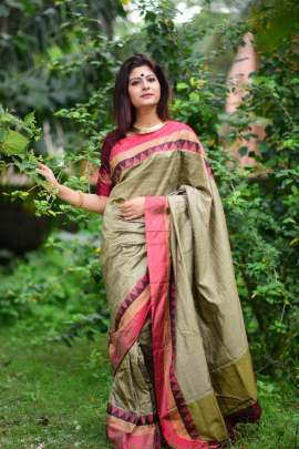 Banglori Raw Silk Saree With Contrast Zari Wooven Pallu