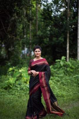 Banglori Raw Silk Saree With Contrast Zari Wooven Pallu