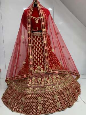 Heavy desinger Bridal Lehenga Choli Design Nb 44
