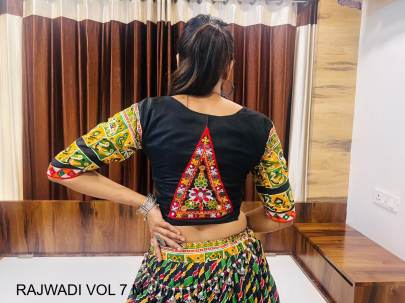 Aawiya Rajwadi Vol 7 Navratri Chaniya Choli Collection In Multicolour