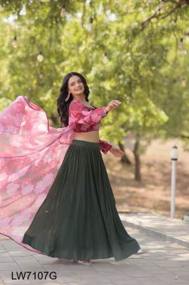 Equisite Lehnga Choli With Shrug In Green