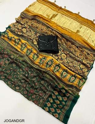 Gajji Lagdi Patrta Viscose Saree in Dark Green