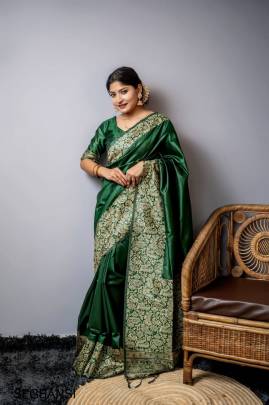 Green Handloom Raw Silk Saree With Rich weving Pallu And Running Blouse Piece