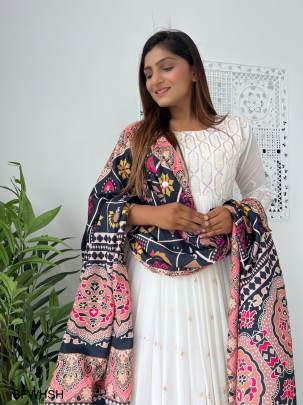 White Heavy Georgette And Sleeve With Heavy Work