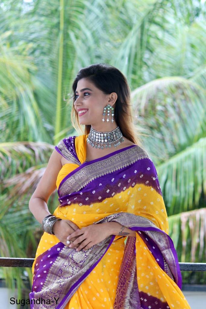 Silk saree. Saree blouse. #silksarees #saree #southindiansaree #indians Purple  blouse. Yellow saree. Blouse combination. South Indian saree